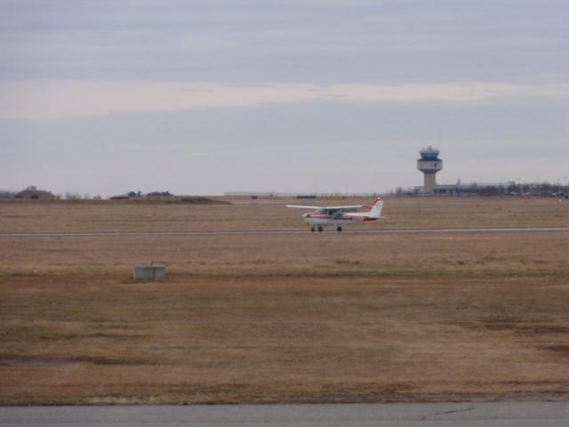 Ryan comes in for a landing following his solo circuit.